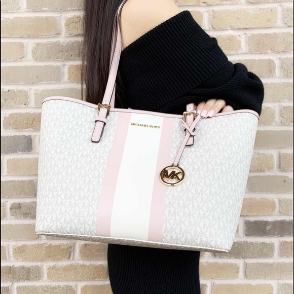 Gaby’sBags👜💕-NWT Michael Kors Tote - Picture 3 of 5